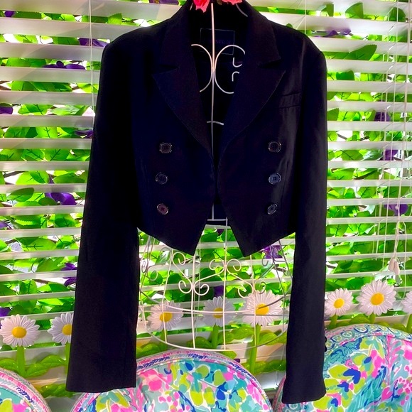 Forever 21 short black tuxedo style jacket - Picture 1 of 7